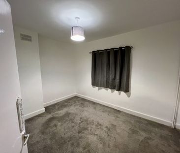 Well Presented 2-Bed Home Close to Local Amenities & Transport Link... - Photo 6