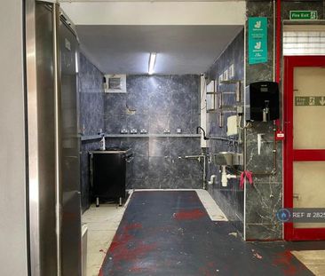 4 bedroom flat to rent - Photo 1