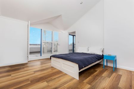 Premium Stylish Apartment with a Short Walk to North Sydney CBD - Photo 5