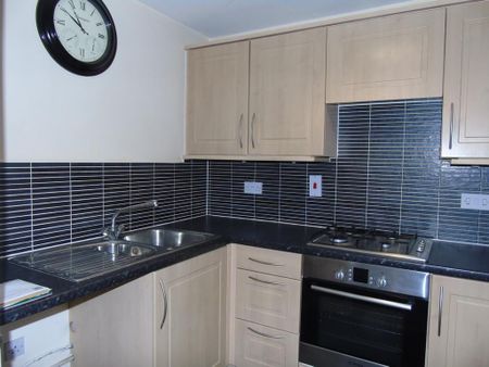 2 bedroom terraced house to rent - Photo 4