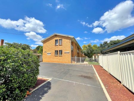 Tidy & Peaceful Unit in South Dubbo - Photo 3