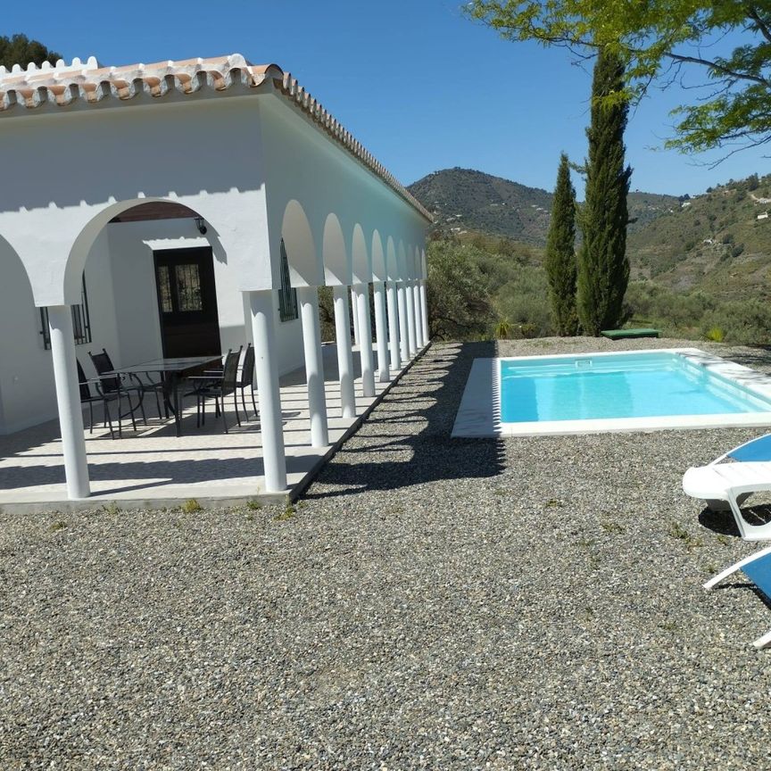 3 Bedrooms Villa For Long Term Rental In Torrox Competa Road - Photo 1