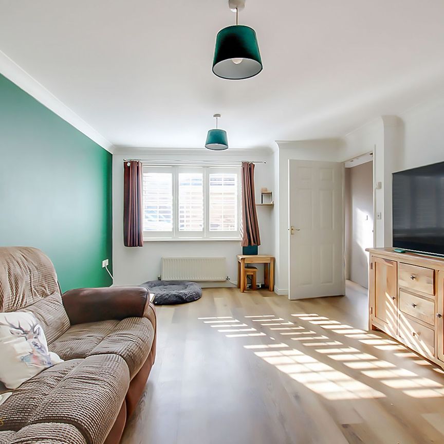 3 bed end of terrace house to rent in Linnet Close, Wick, BN17 - Photo 1