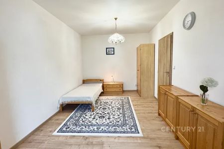 Pronájem bytu 2+kk s balkonem a garážovým stáním, Jesenice u Prahy - Photo 2