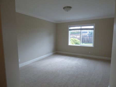 Tenant Pending – Immaculate 3 Bedroom home with Den in Parksville - Photo 3