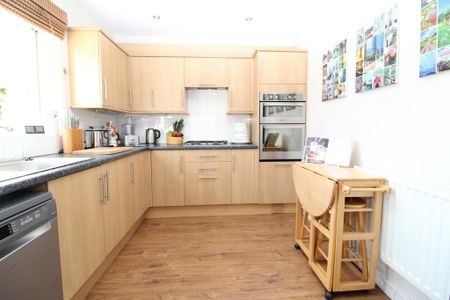 3 bedroom semi-detached house to rent - Photo 5