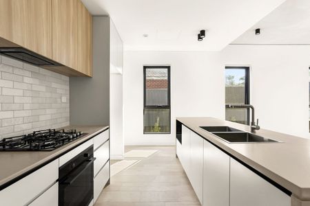 Luxury Residence of Designer Style and Superior Quality - Photo 4