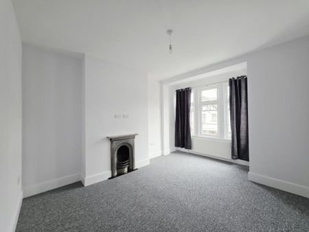 3 bedroom maisonette to rent - Photo 2