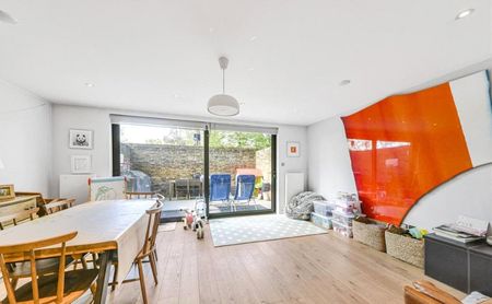 Meadowbank, Primrose Hill - Photo 5