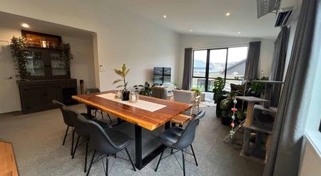 Contemporary Established Home in Hanley's - Photo 3