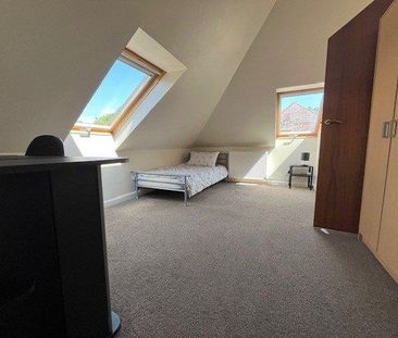 4 bedroom semi-detached house to rent - Photo 5