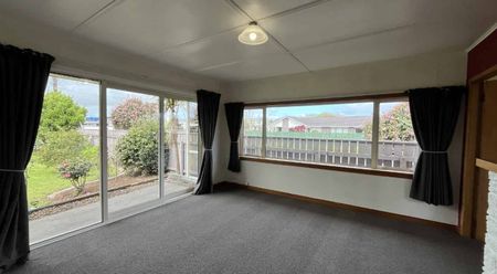 Don't Miss out........ Merrilands three bedroom - Photo 3
