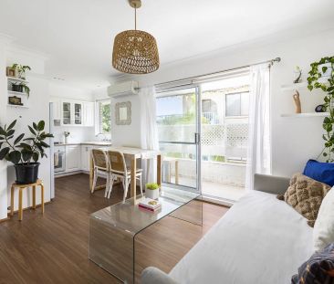 Relaxed coastal feel with spacious interiors - Photo 1