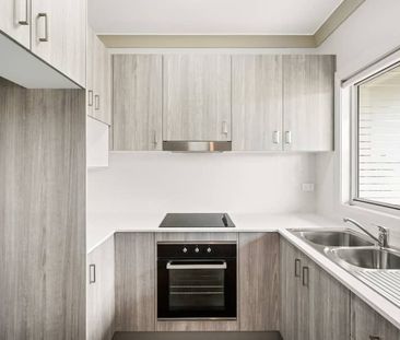 Bright And Modern Two Bedroom Flat In Killarney Vale - Photo 4