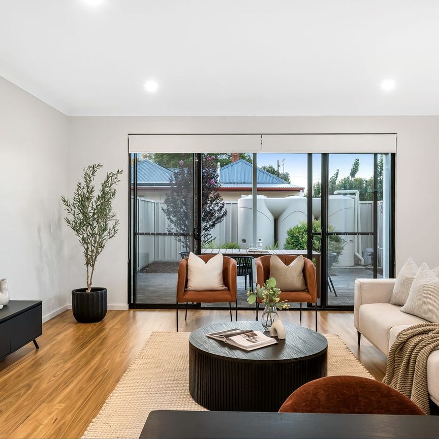 Executive Style Living on Brompton's City Cusp - Photo 1