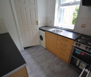 2 bed Flat for Rent - Photo 6