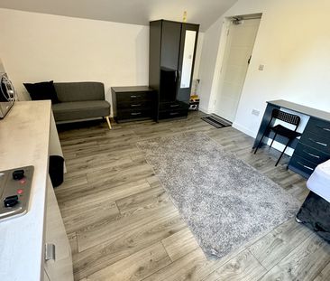Studio Flat, St Stephens Road, B29 - Photo 6