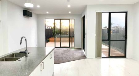 Elegant 4 Bedrooms Home - Photo 3