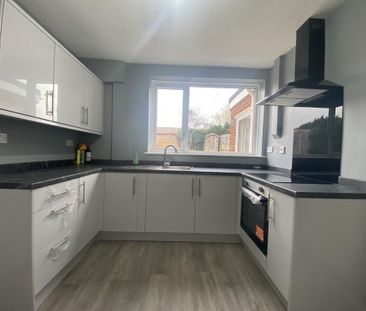 4 bedroom terraced house to rent - Photo 6