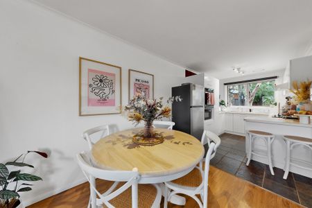 Effortless Living with Modern Appeal - Photo 4