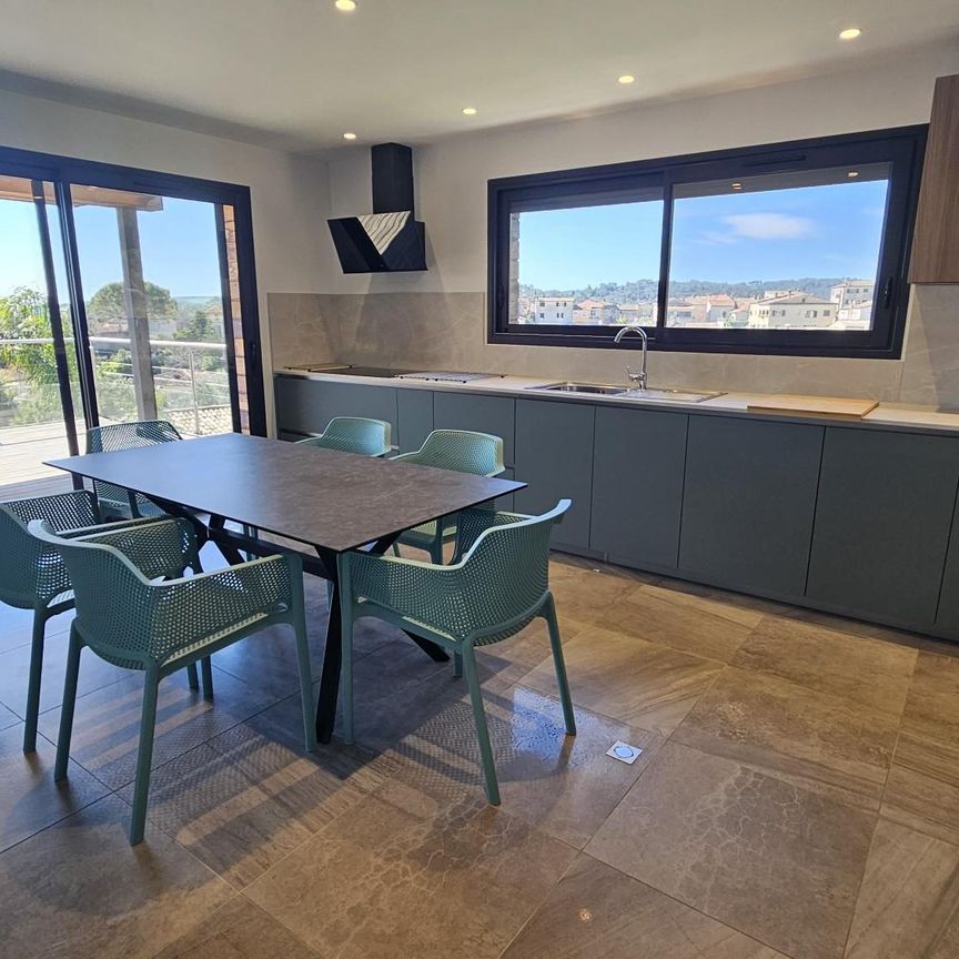 Location Maison 5 pièces 209m² LA COLLE SUR LOUP 06480 - Photo 1