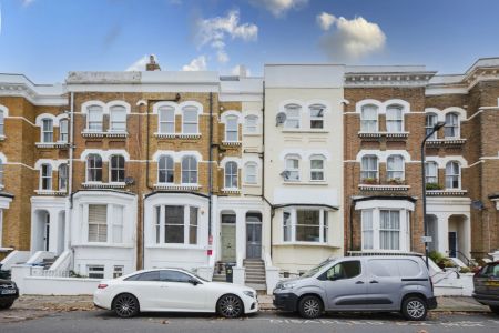 2 Bedroom Flat - Photo 2