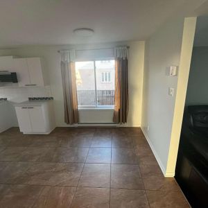 Beau 5 ½ Rénové – Parfait Pour Famille - Photo 3