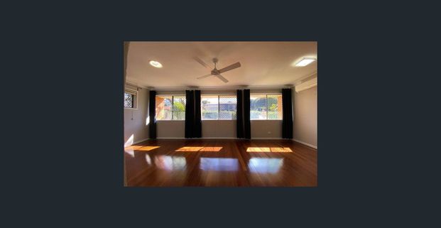 LARGE FAMILY RESIDENCE - MODERN KITCHEN - 5 AIRCON Available from 25/7/2025 - Photo 1