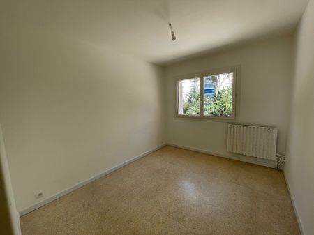Location Appartement 4 pièces 68m² TOULON 83100 - Photo 3