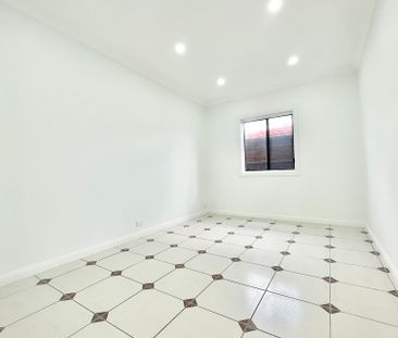 Stylish Low-Maintenance Home with Spacious Terrace - Photo 4