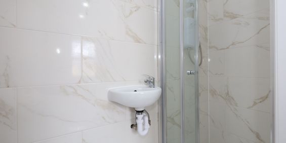 Studio Flat, Honley Road, SE6 - Photo 3