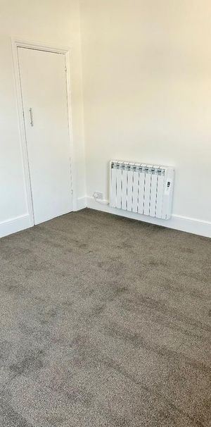1 bedroom in a flat share to rent - Photo 1