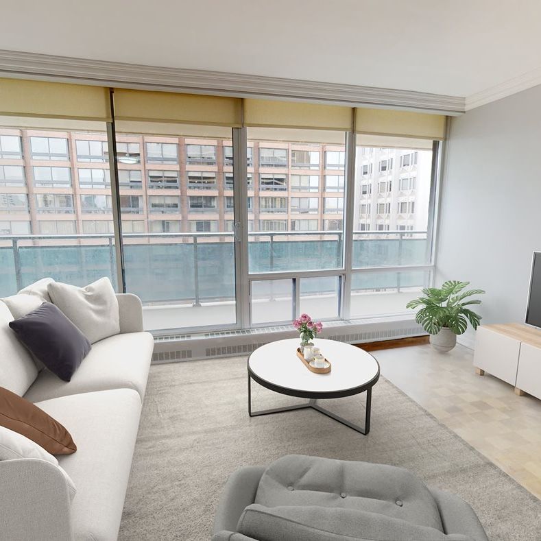 SPACIOUS 1 BED/ 1 BATH APARTMENT IN MIDTOWN TORONTO - Photo 1