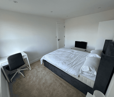 3 bedroom semi-detached house to rent - Photo 6