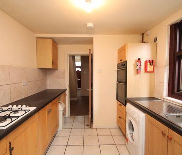 4 bedroom terraced house to rent - Photo 6