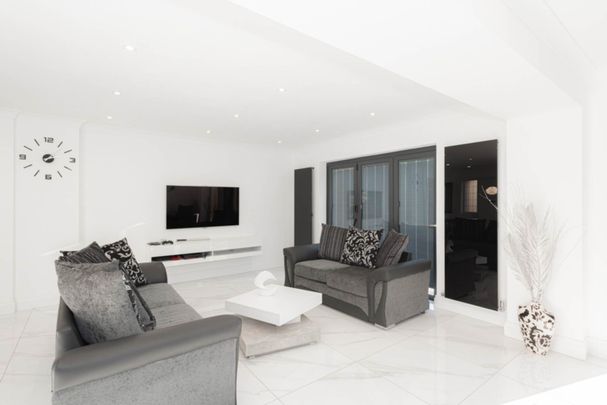 Rosebery Road, Epsom - Photo 1