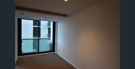 Australis: 35th Floor - Spacious One Bedroom Apartment in The Heart of Melbourne! - Photo 3