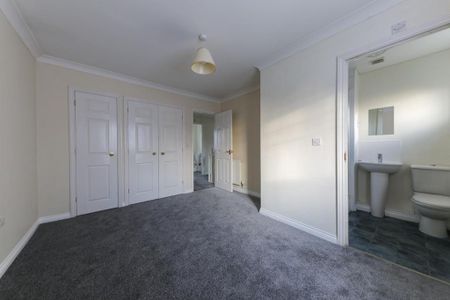 4 bedroom detached house to rent - Photo 3