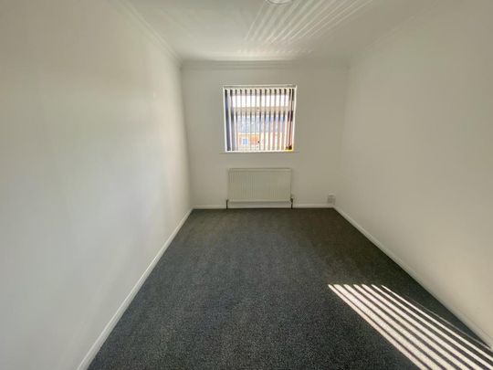 3 bedroom end of terrace house to rent - Photo 1