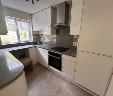 2 bedroom maisonette to rent - Photo 2