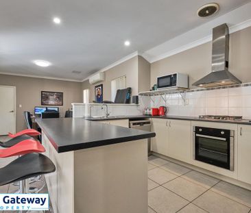 13 Observatory Avenue, AUBIN GROVE WA 6164 - Photo 4