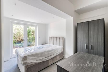 5 bedroom semi-detached house to rent - Photo 3