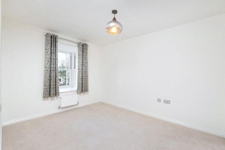 4 bedroom semi-detached house to rent - Photo 5