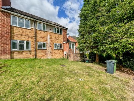 3 bedroom flat to rent - Photo 3