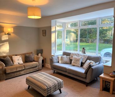 5 bedroom Desirable Five Bedroom Bungalow to rent - Photo 2