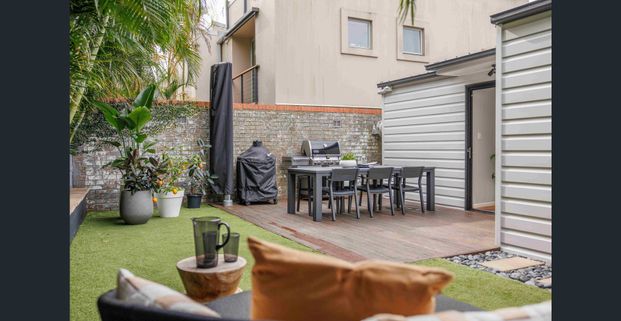 Freestanding Cottage, Entertainer’s Deck and Private Garden - Photo 1