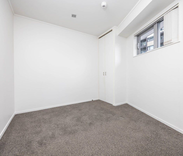 Easy City Living in the Heart of Queen Street - Photo 4