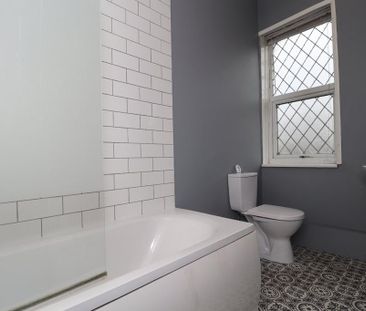 2 bedroom end of terrace house to rent - Photo 6