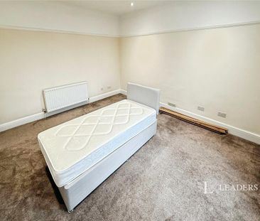 4 bedroom detached house to rent - Photo 2