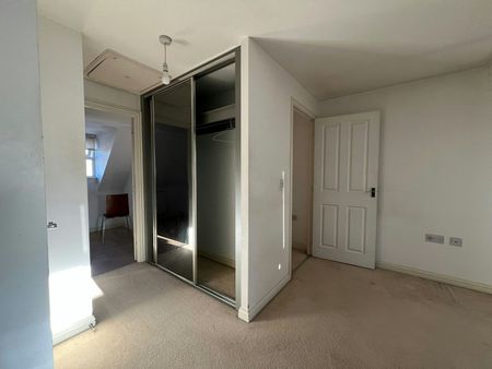 Terraced House to rent on - Photo 5